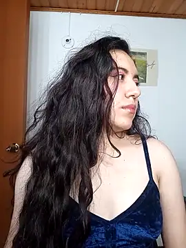 Emi chik online show from December 3, 2025, 10:24 am