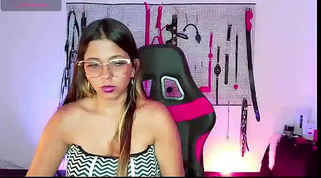 Snapshot of Megaan_Greey chatting on December 12, 2024, 8:53 pm Megaan Greey online show from December 12, 2024, 8:53 pm