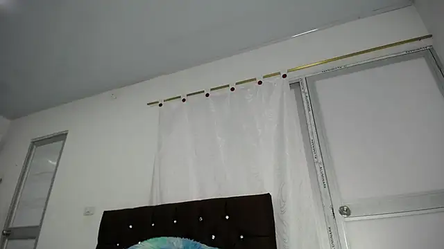 Sweet hot mia online show from February 21, 2026, 1:56 pm