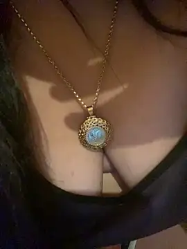 Cameelia online show from September 15, 2025, 2:22 am