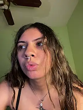 Snapshot of Argentiiniita chatting on April 14, 2026, 8:59 pm Argentiiniita online show from April 14, 2026, 8:59 pm