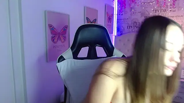 Ivyy Crystal online show from February 14, 2025, 8:15 pm