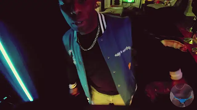 Snapshot of Pressure69mee chatting on February 26, 2025, 9:05 pm Pressure69mee online show from February 26, 2025, 9:05 pm