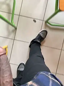 Snapshot of Black_mamba_madingo chatting on December 20, 2024, 12:05 pm Black mamba madingo online show from December 20, 2024, 12:05 pm