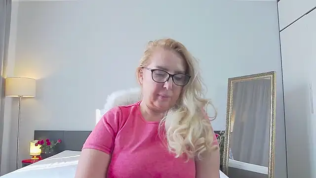 Snapshot of MariaRichi_ chatting on February 9, 2025, 12:52 pm MariaRichi  online show from February 9, 2025, 12:52 pm