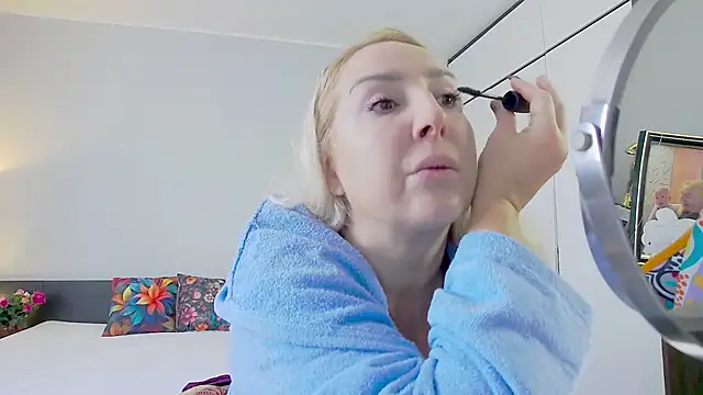 Snapshot of MariaRichi_ chatting on February 16, 2025, 8:21 am MariaRichi  online show from February 16, 2025, 8:21 am