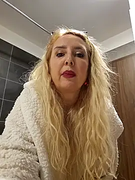 Snapshot of MariaRichi_ chatting on February 21, 2025, 7:10 pm MariaRichi  online show from February 21, 2025, 7:10 pm