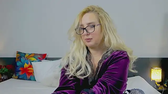 Snapshot of MariaRichi_ chatting on February 27, 2025, 4:10 pm MariaRichi  online show from February 27, 2025, 4:10 pm