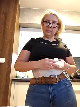 Snapshot of MariaRichi_ chatting on March 1, 2025, 6:46 am MariaRichi  online show from March 1, 2025, 6:46 am