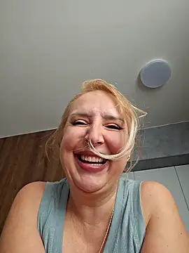 Snapshot of MariaRichi_ chatting on March 6, 2025, 10:52 am MariaRichi  online show from March 6, 2025, 10:52 am