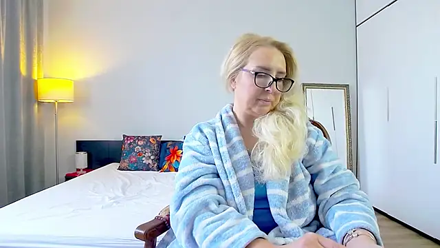 Snapshot of MariaRichi_ chatting on March 7, 2025, 9:18 am MariaRichi  online show from March 7, 2025, 9:18 am