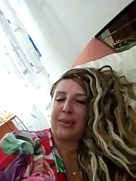 Snapshot of MariaRichi_ chatting on September 17, 2025, 7:04 pm MariaRichi  online show from September 17, 2025, 7:04 pm