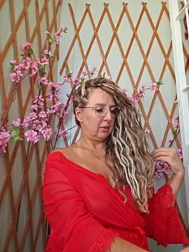 Snapshot of MariaRichi_ chatting on September 21, 2025, 8:05 am MariaRichi  online show from September 21, 2025, 8:05 am