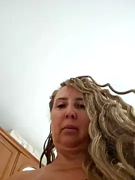 Snapshot of MariaRichi_ chatting on September 24, 2025, 8:39 am MariaRichi  online show from September 24, 2025, 8:39 am