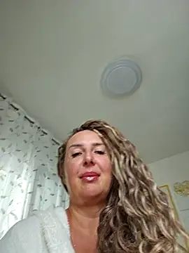 Snapshot of MariaRichi_ chatting on September 27, 2025, 7:02 am MariaRichi  online show from September 27, 2025, 7:02 am