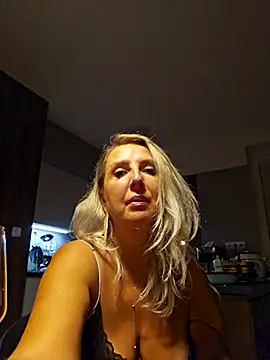 Snapshot of MariaRichi_ chatting on October 13, 2025, 7:58 pm MariaRichi  online show from October 13, 2025, 7:58 pm