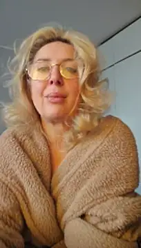 Snapshot of MariaRichi_ chatting on May 16, 2026, 7:38 am MariaRichi online show from May 16, 2026, 7:38 am