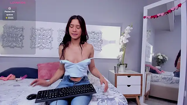 adelaa 11 online show from February 28, 2025, 7:03 pm