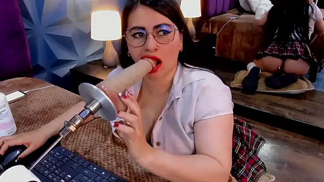 NicoleJonss online show from April 11, 2026, 3:33 am