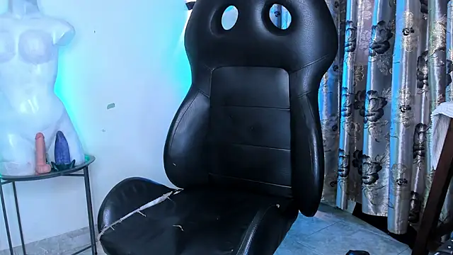 Emili Roux online show from February 27, 2026, 10:10 pm