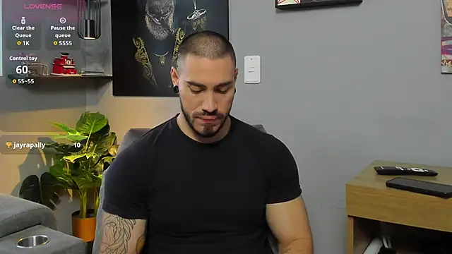 Snapshot of Giorgio-Leone chatting on December 17, 2025, 10:38 pm Giorgio-Leone online show from December 17, 2025, 10:38 pm