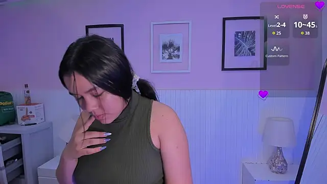 emma smile online show from April 17, 2026, 11:46 am