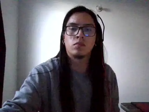 Snapshot of Pitton031 chatting on November 24, 2025, 10:42 pm Pitton031 online show from November 24, 2025, 10:42 pm