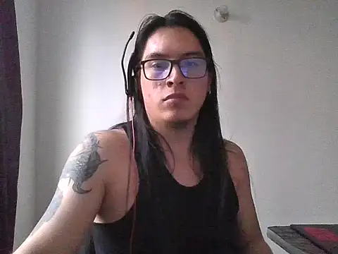 Snapshot of Pitton031 chatting on December 15, 2025, 10:25 pm Pitton031 online show from December 15, 2025, 10:25 pm