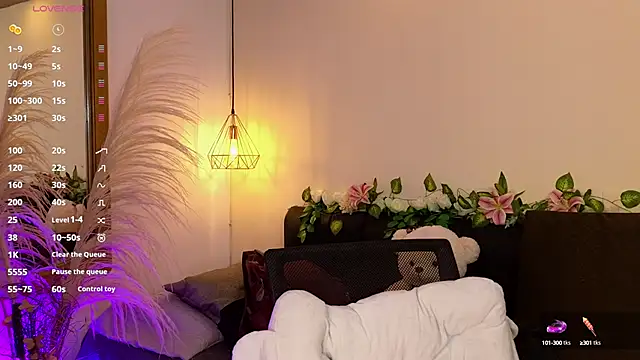 Hannah williams1 online show from October 8, 2025, 9:01 pm