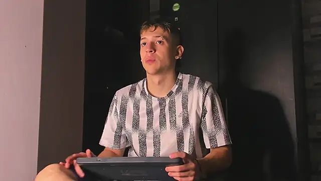 Snapshot of Dimitri_higth420 chatting on November 18, 2025, 11:26 pm Dimitri higth420 online show from November 18, 2025, 11:26 pm