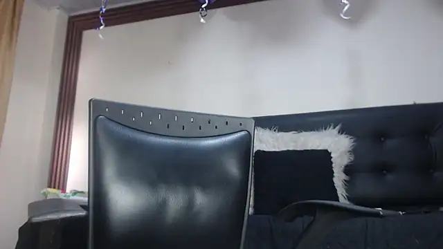 AnnieScott  online show from November 29, 2025, 7:28 pm