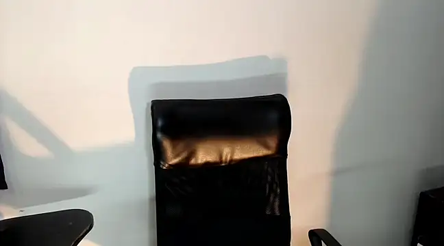 AbrahanBratz online show from December 25, 2024, 3:49 pm