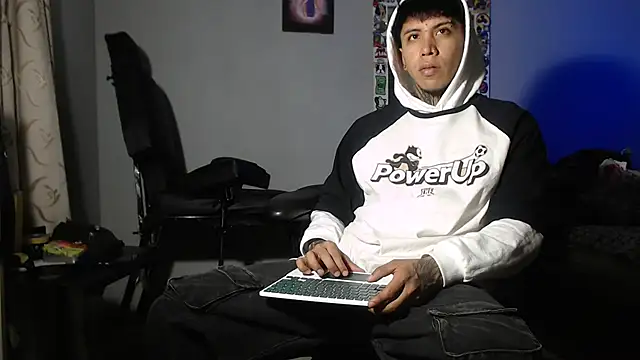 Nickhot0609 online show from January 21, 2025, 1:08 am