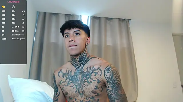 Nickhot0609 online show from February 26, 2025, 8:11 pm