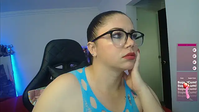 Snapshot of Madame_Shein_ chatting on December 21, 2024, 10:19 pm Madame Shein online show from December 21, 2024, 10:19 pm