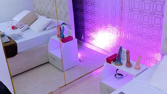 Snapshot of Derieri_D chatting on November 11, 2025, 7:36 pm Derieri D online show from November 11, 2025, 7:36 pm