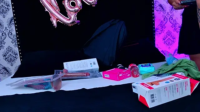 Snapshot of Derieri_D chatting on February 20, 2026, 8:09 pm Derieri D online show from February 20, 2026, 8:09 pm