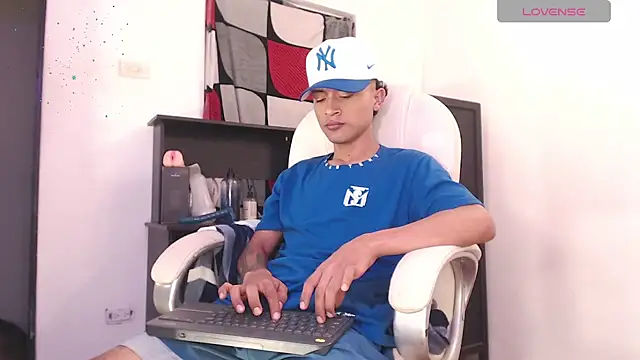 Snapshot of Edward_Milleer chatting on September 12, 2025, 11:26 pm Edward Milleer online show from September 12, 2025, 11:26 pm