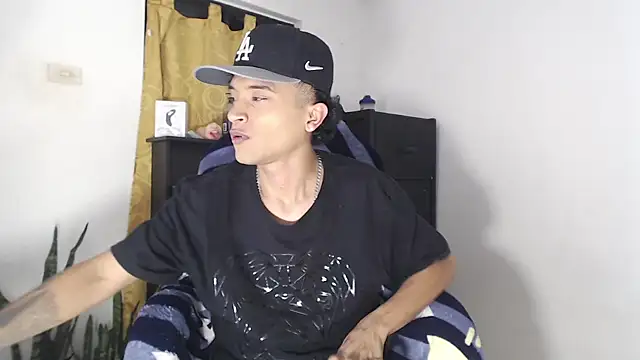 Snapshot of Edward_Milleer chatting on October 2, 2025, 11:17 am Edward Milleer online show from October 2, 2025, 11:17 am