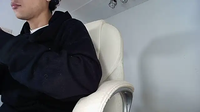 Snapshot of Edward_Milleer chatting on October 18, 2025, 3:53 am Edward Milleer online show from October 18, 2025, 3:53 am