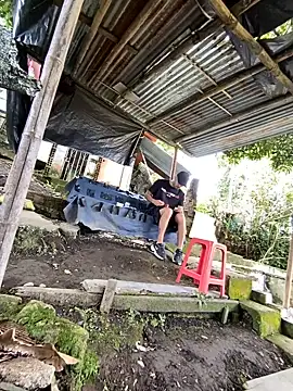 Jestebanano online show from May 10, 2026, 1:27 pm