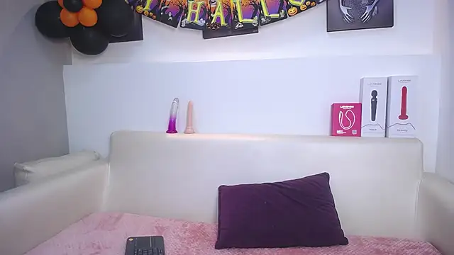 Melodi Roux online show from October 31, 2025, 1:12 pm