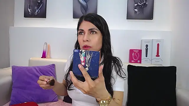 Melodi Roux online show from January 15, 2026, 1:05 pm