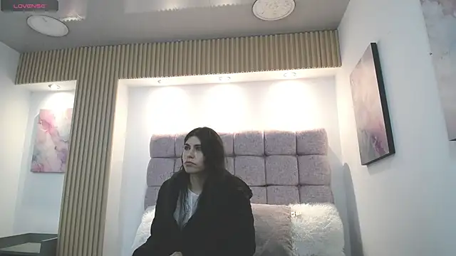 Snapshot of Melodi_Roux chatting on July 2, 2026, 12:44 pm Melodi Roux online show from July 2, 2026, 12:44 pm