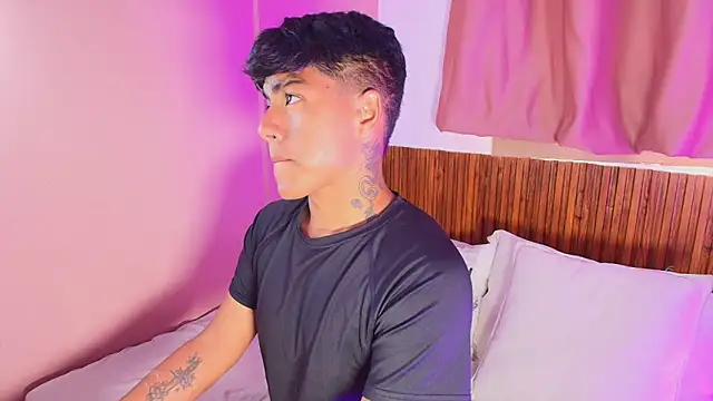 kiing azahell online show from March 28, 2026, 9:36 pm