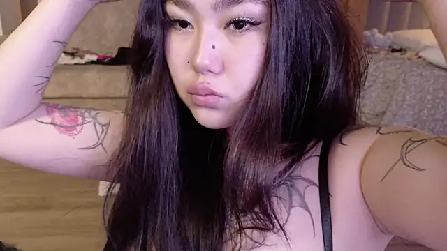 Yuriko May online show from October 3, 2025, 4:15 pm