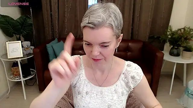 Cutie Erikaa1 online show from January 3, 2025, 5:39 am