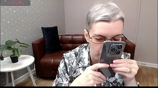 Cutie Erikaa1 online show from December 19, 2025, 2:18 am