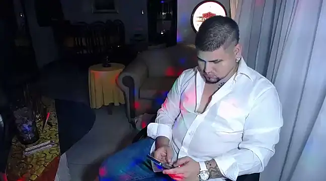 Snapshot of pitbullveryhot chatting on March 3, 2025, 8:27 am pitbullveryhot online show from March 3, 2025, 8:27 am