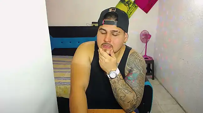 Snapshot of pitbullveryhot chatting on March 13, 2025, 6:37 am pitbullveryhot online show from March 13, 2025, 6:37 am